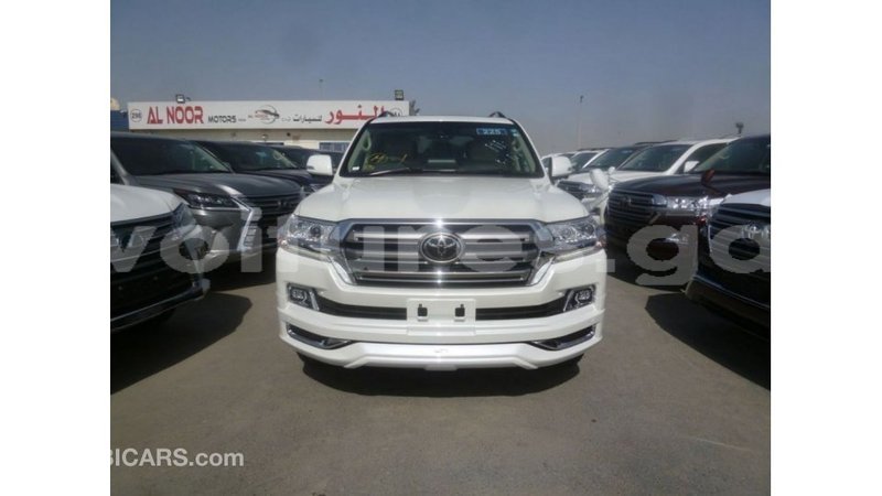 Big with watermark toyota land cruiser estuary import dubai 5517