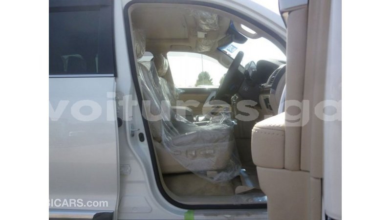 Big with watermark toyota land cruiser estuary import dubai 5517