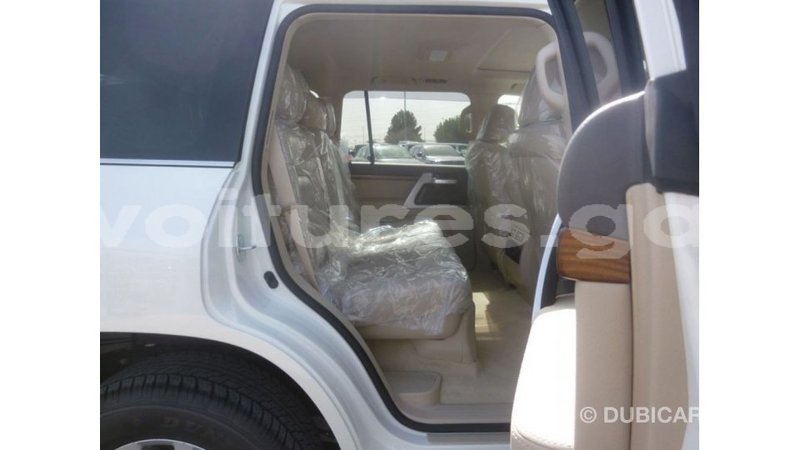 Big with watermark toyota land cruiser estuary import dubai 5517