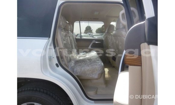 Buy Import Toyota Land Cruiser White Car in Import - Dubai in Estuary Buy Import Toyota Land Cruiser White Car in Import - Dubai in Estuary