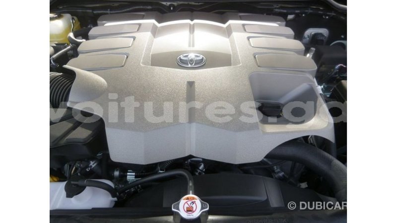 Big with watermark toyota land cruiser estuary import dubai 5517