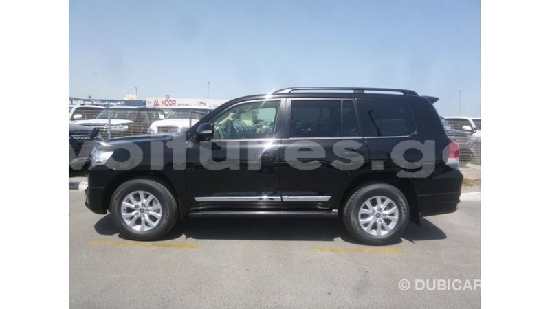 Big with watermark toyota land cruiser estuary import dubai 5518