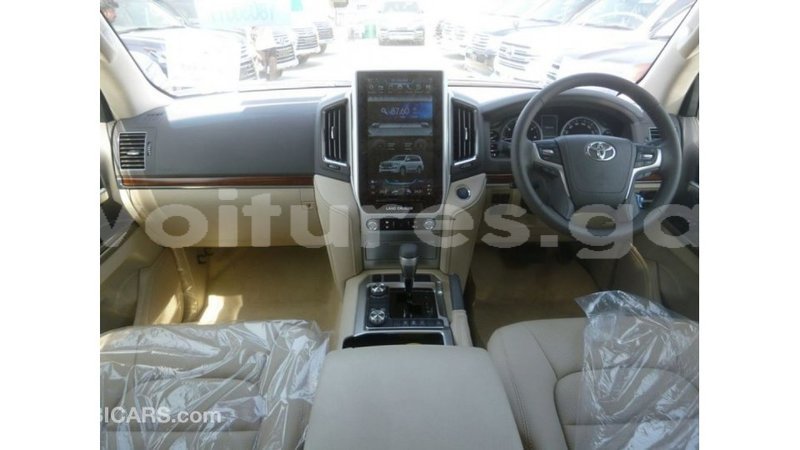 Big with watermark toyota land cruiser estuary import dubai 5519