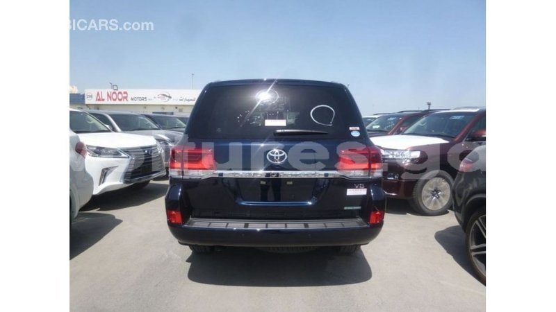 Big with watermark toyota land cruiser estuary import dubai 5519