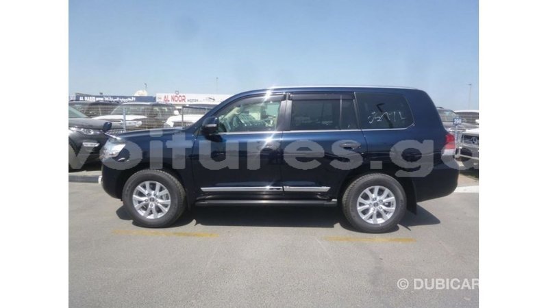 Big with watermark toyota land cruiser estuary import dubai 5519