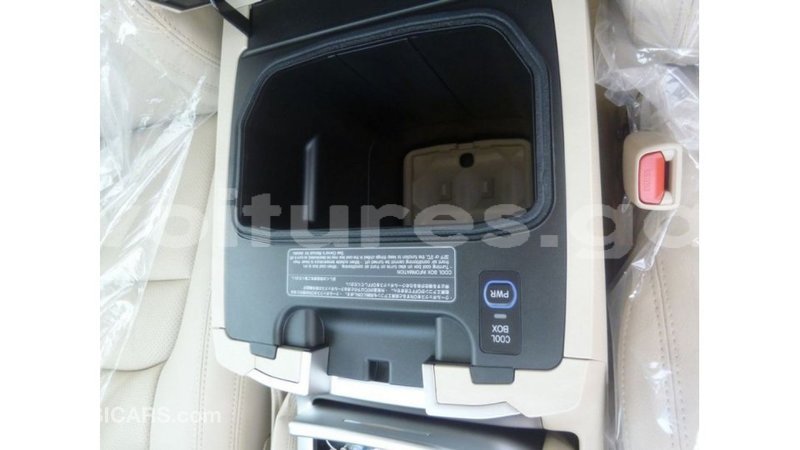 Big with watermark toyota land cruiser estuary import dubai 5519