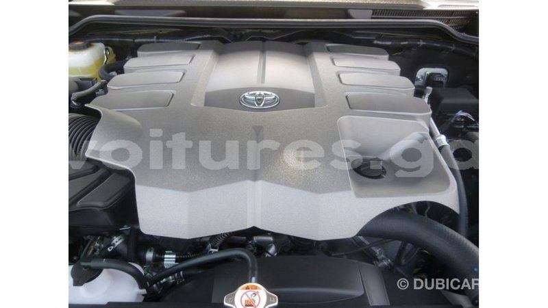 Big with watermark toyota land cruiser estuary import dubai 5519