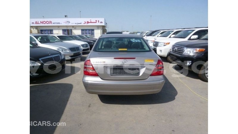 Big with watermark mercedes benz 200 estuary import dubai 5523