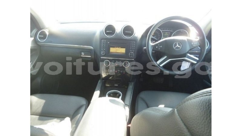 Big with watermark mercedes benz 190 estuary import dubai 5525