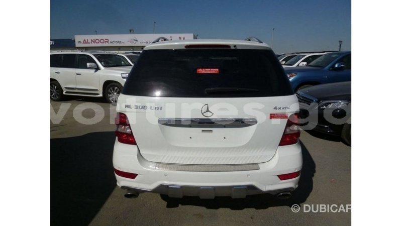 Big with watermark mercedes benz 190 estuary import dubai 5525