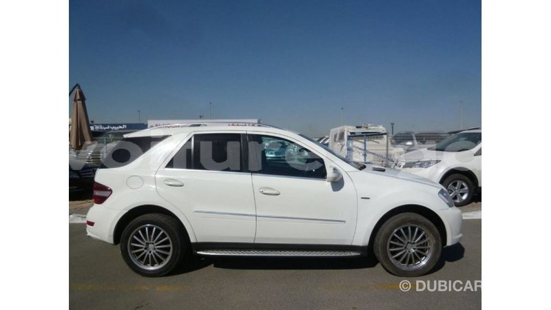 Big with watermark mercedes benz 190 estuary import dubai 5525