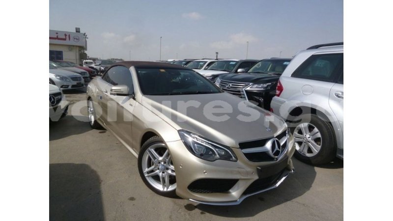 Big with watermark mercedes benz 200 estuary import dubai 5527