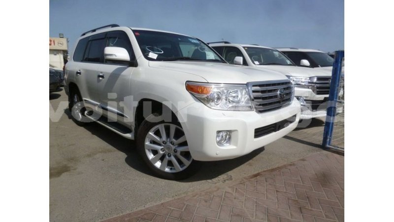 Big with watermark toyota land cruiser estuary import dubai 5530