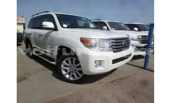 Buy Import Toyota Land Cruiser White Car in Import - Dubai in Estuary Buy Import Toyota Land Cruiser White Car in Import - Dubai in Estuary