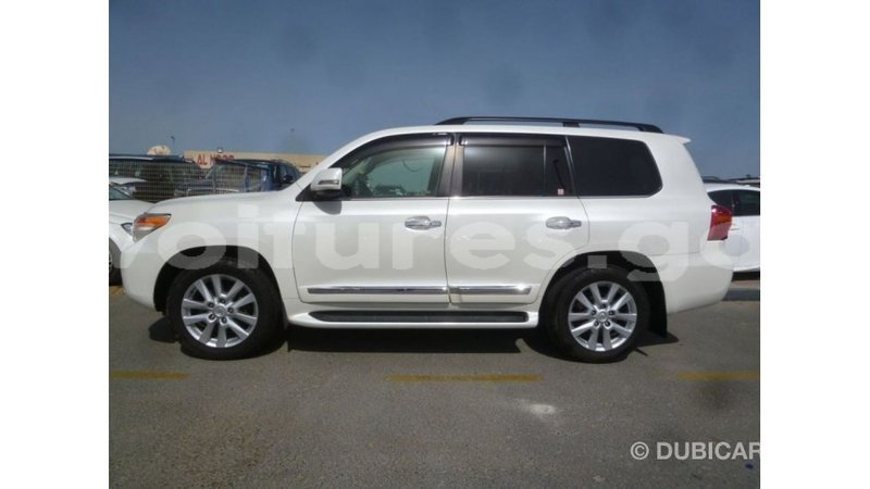 Big with watermark toyota land cruiser estuary import dubai 5530