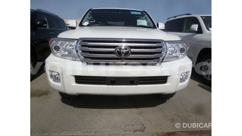 Big with watermark toyota land cruiser estuary import dubai 5530