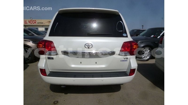 Big with watermark toyota land cruiser estuary import dubai 5530