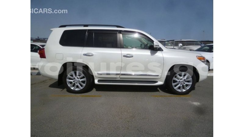 Big with watermark toyota land cruiser estuary import dubai 5530