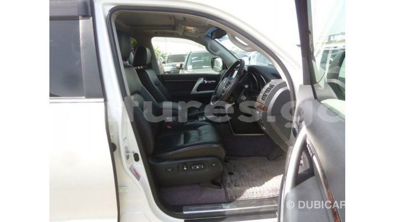 Big with watermark toyota land cruiser estuary import dubai 5530