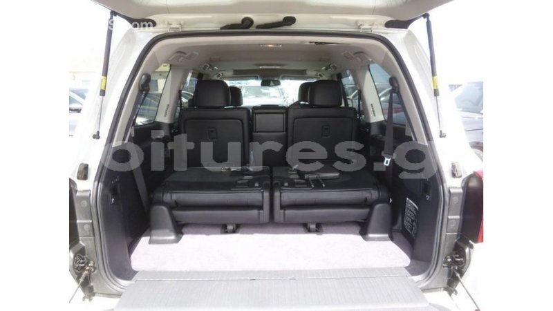 Big with watermark toyota land cruiser estuary import dubai 5530