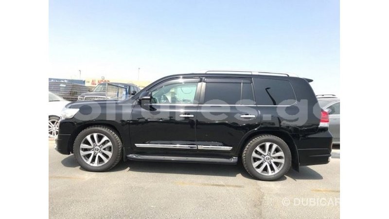 Big with watermark toyota land cruiser estuary import dubai 5531