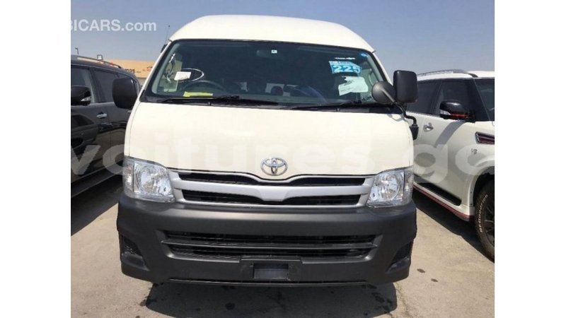 Big with watermark toyota hiace estuary import dubai 5534