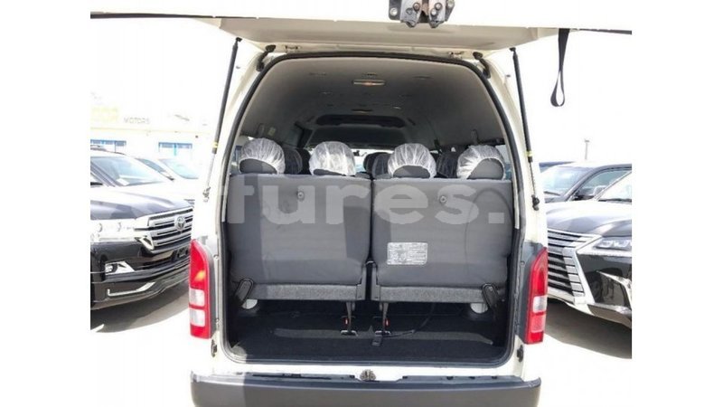 Big with watermark toyota hiace estuary import dubai 5534