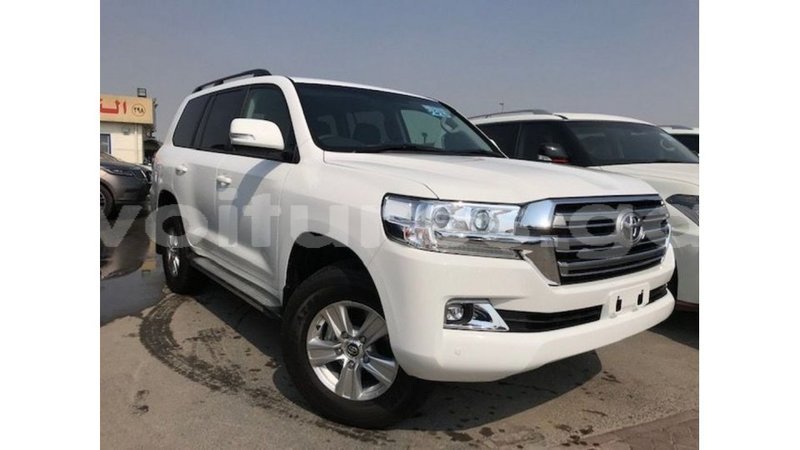 Big with watermark toyota land cruiser estuary import dubai 5535