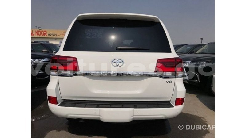 Big with watermark toyota land cruiser estuary import dubai 5535