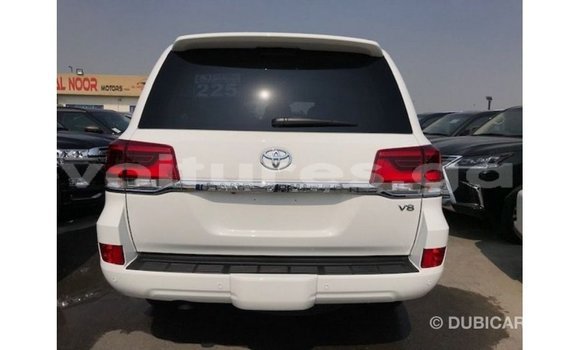 Sayi Imported Toyota Land Cruiser White Mota in Import - Dubai a estuary Sayi Imported Toyota Land Cruiser White Mota in Import - Dubai a estuary