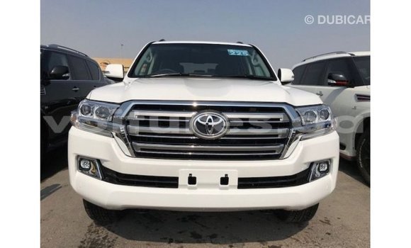 Sayi Imported Toyota Land Cruiser White Mota in Import - Dubai a estuary Sayi Imported Toyota Land Cruiser White Mota in Import - Dubai a estuary