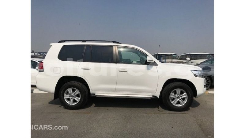 Big with watermark toyota land cruiser estuary import dubai 5535