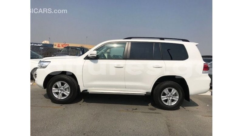 Big with watermark toyota land cruiser estuary import dubai 5535