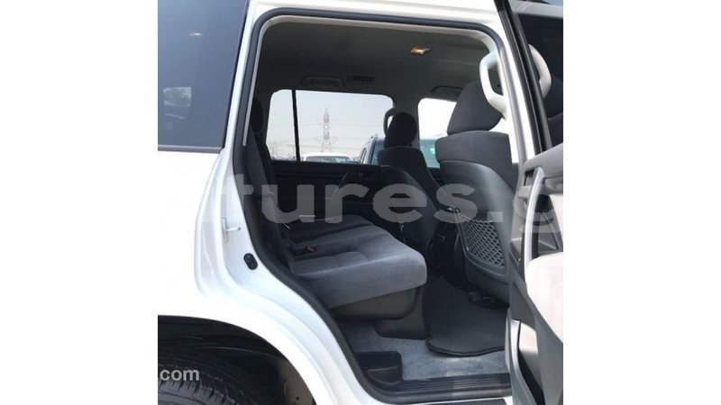 Big with watermark toyota land cruiser estuary import dubai 5535