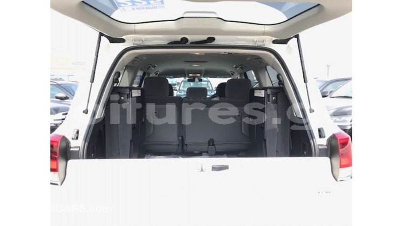 Big with watermark toyota land cruiser estuary import dubai 5535