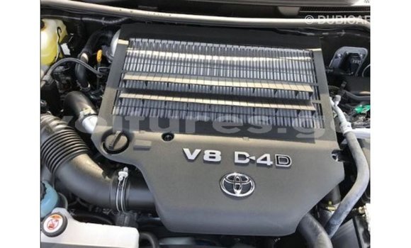 Sayi Imported Toyota Land Cruiser White Mota in Import - Dubai a estuary Sayi Imported Toyota Land Cruiser White Mota in Import - Dubai a estuary