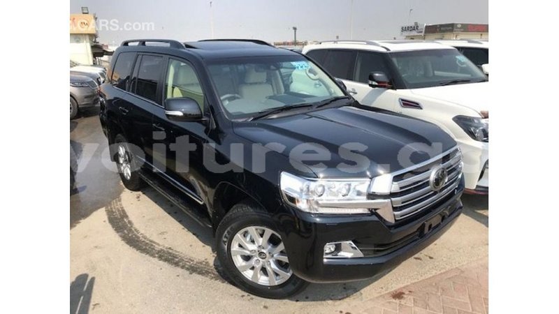 Big with watermark toyota land cruiser estuary import dubai 5536