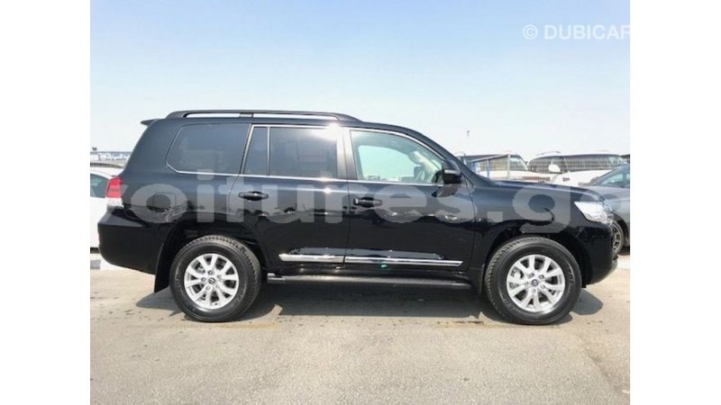 Big with watermark toyota land cruiser estuary import dubai 5536