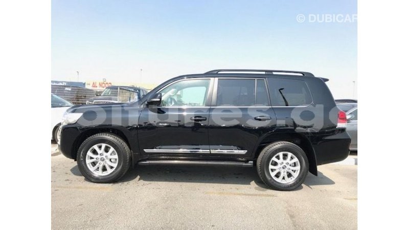 Big with watermark toyota land cruiser estuary import dubai 5536