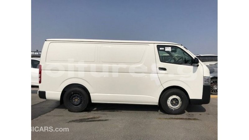 Big with watermark toyota hiace estuary import dubai 5537