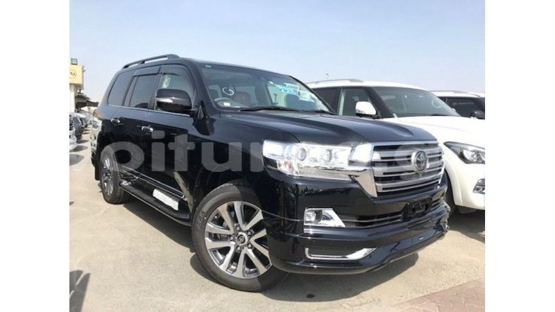 Big with watermark toyota land cruiser estuary import dubai 5539