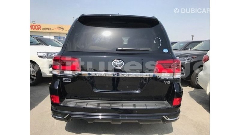 Big with watermark toyota land cruiser estuary import dubai 5539