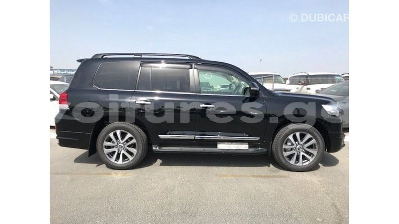 Big with watermark toyota land cruiser estuary import dubai 5539