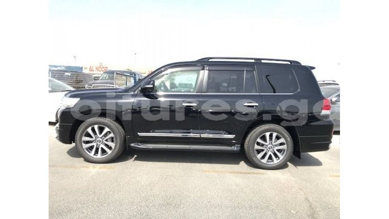 Big with watermark toyota land cruiser estuary import dubai 5539