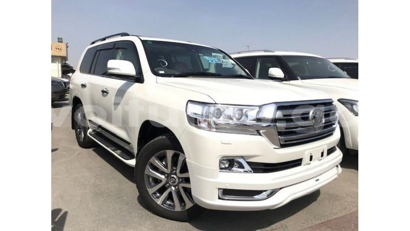 Big with watermark toyota land cruiser estuary import dubai 5540