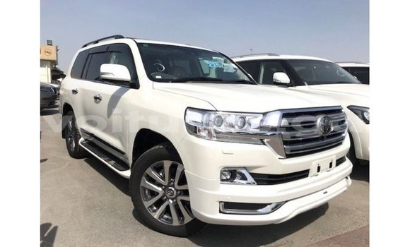 Sayi Imported Toyota Land Cruiser White Mota in Import - Dubai a estuary Sayi Imported Toyota Land Cruiser White Mota in Import - Dubai a estuary
