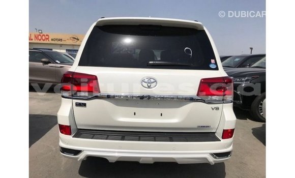 Sayi Imported Toyota Land Cruiser White Mota in Import - Dubai a estuary Sayi Imported Toyota Land Cruiser White Mota in Import - Dubai a estuary