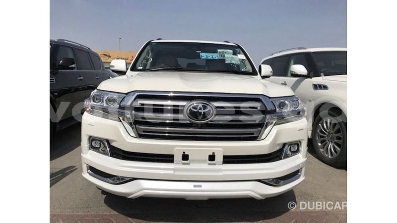 Big with watermark toyota land cruiser estuary import dubai 5540