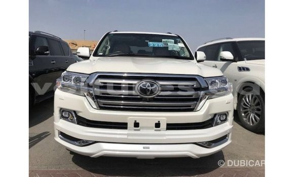 Sayi Imported Toyota Land Cruiser White Mota in Import - Dubai a estuary Sayi Imported Toyota Land Cruiser White Mota in Import - Dubai a estuary