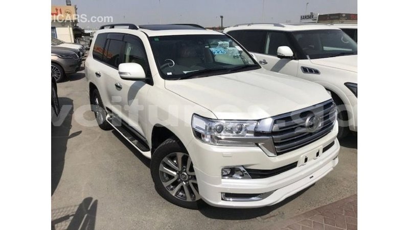 Big with watermark toyota land cruiser estuary import dubai 5540